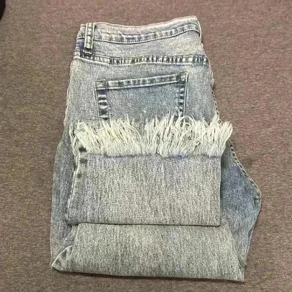 Umgee Frayed Hem Ripped Knee Jeans Distressed Crop Length Size 7 - Picture 11 of 14